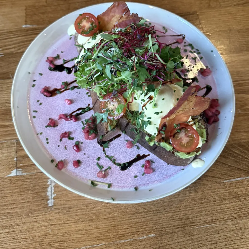 Classic Benedict — pochierte Eier mit Bacon und Hollandaise