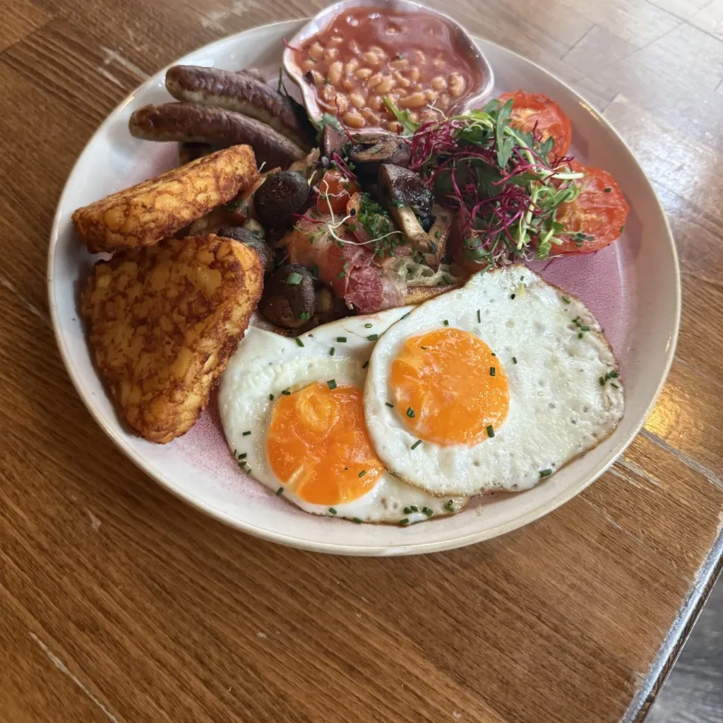 English Breakfast — Das volle Programm — von Spiegelei bis Baked Beans