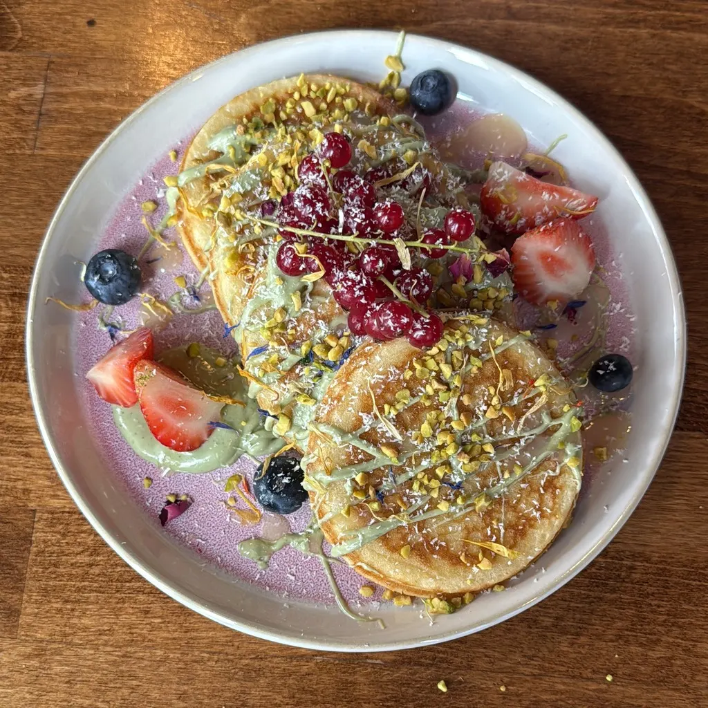 Pistachio Pancakes — Fluffige Pancakes mit Pistaziencreme & weißer Schokolade